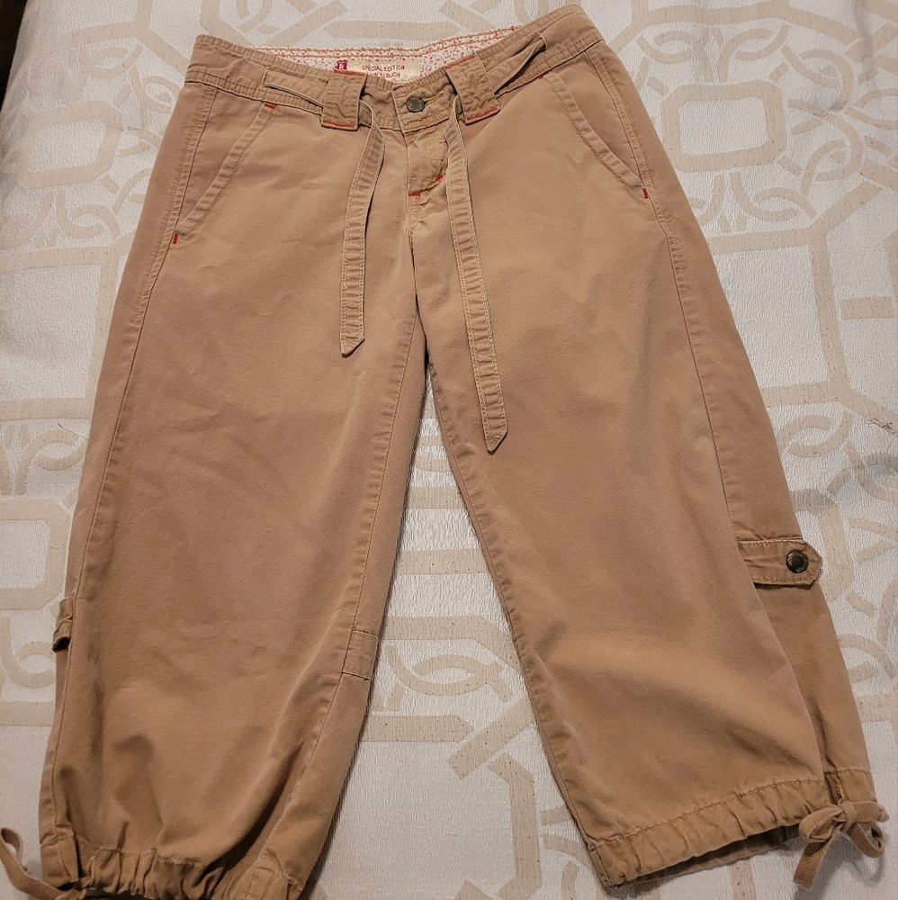 Levi's special edition, low slouch cargo pants, size small JR